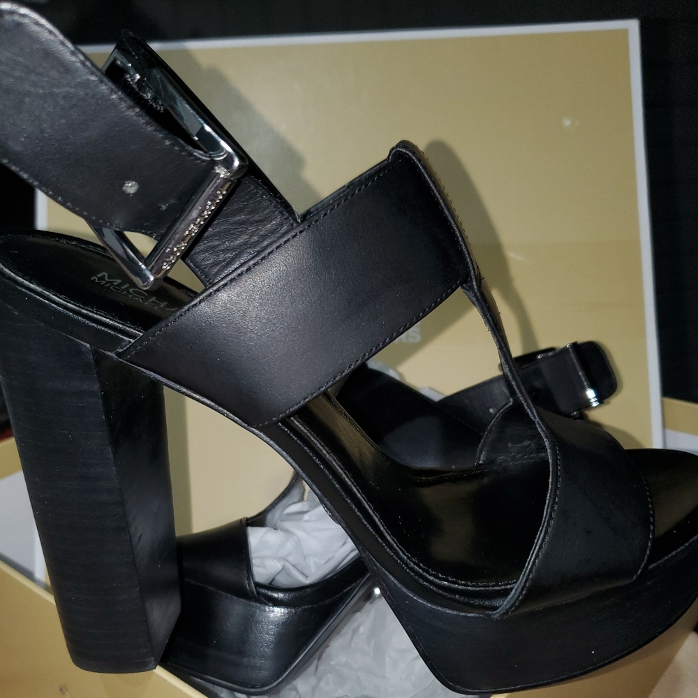 Mk heels - Picture 2 of 6